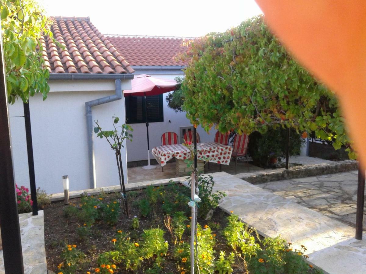 Apartment Milka Petrčane Zewnętrze zdjęcie