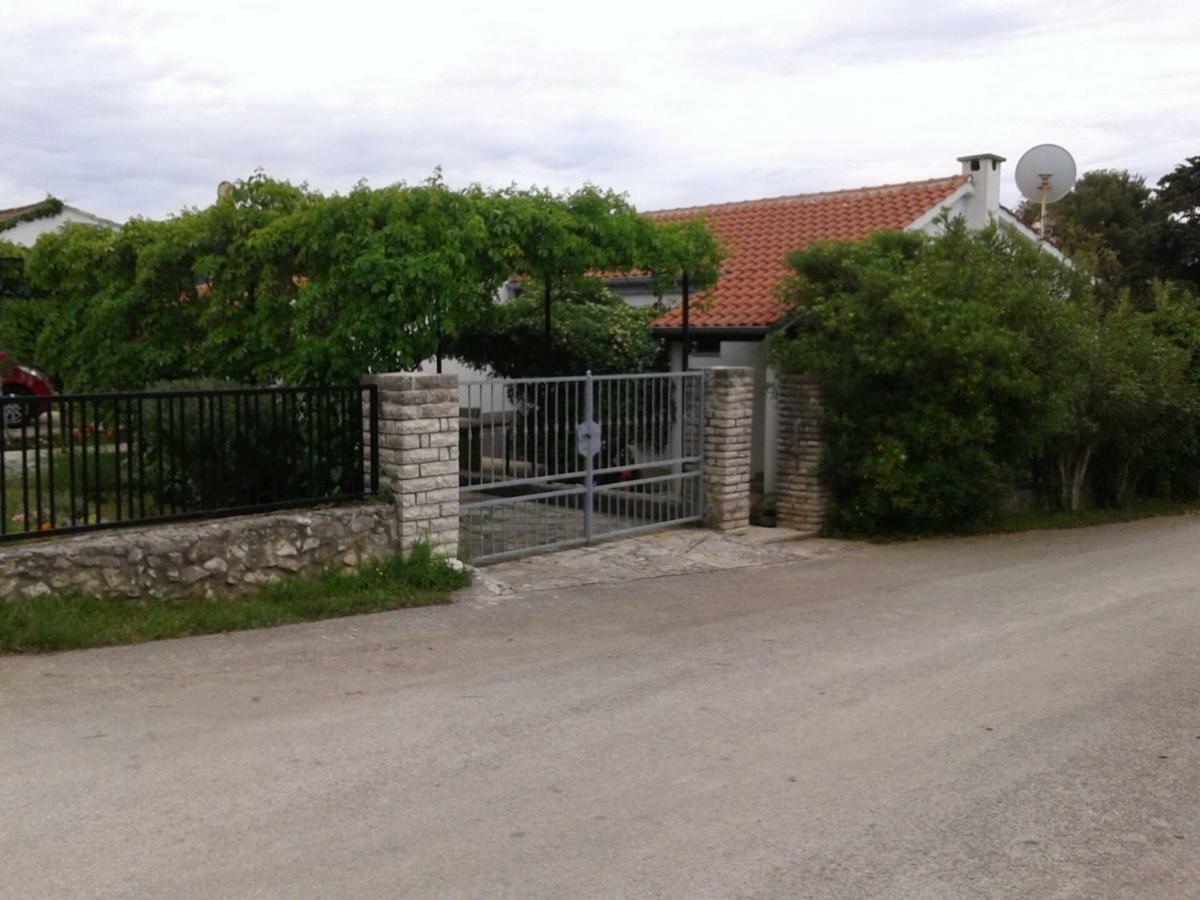 Apartment Milka Petrčane Zewnętrze zdjęcie